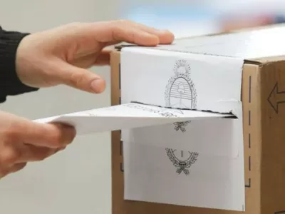 Con el debut de la Boleta Única, ya se vota en Berisso y en todo el país