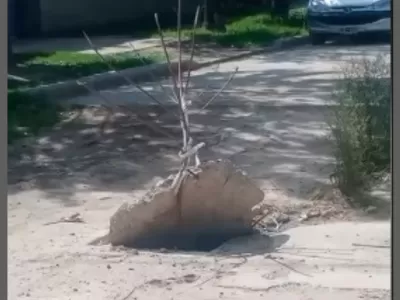 Reclamo vecinal por obras de desag&uuml;e sin finalizar en 10 y 144