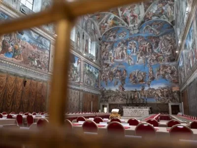Todo listo en la Capilla Sixtina: el Vaticano se prepara para el inicio del Cónclave