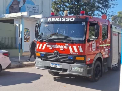 Susto en Berisso: incendio dentro del predio del Colegio San Francisco de As&iacute;s