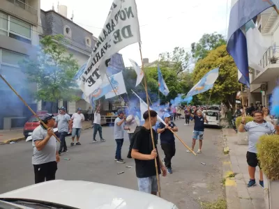 Santiago Cúneo cerró su campaña con críticas al PJ y promesas de “resistencia y victoria” en el Congreso