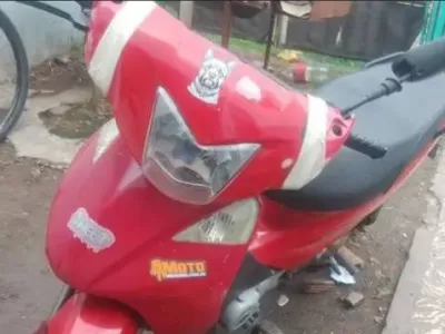 Robaron una moto afuera del Hospital Rossi y buscan al responsable