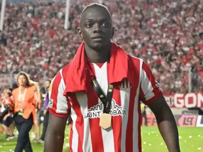 Bombazo en el mercado: Boca apunta a Edwin Cetr&eacute;