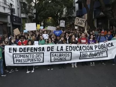El ajuste sin precedentes de Milei golpea la inversión pública y la educación, que corren peligro