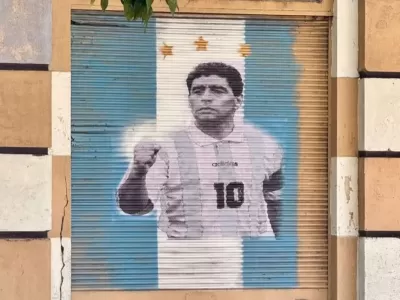 Berisso inaugura un homenaje art&iacute;stico permanente a Diego Maradona en la calle Nueva York