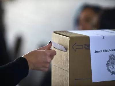 Encuesta en Berisso: paridad entre Fuerza Patria y La Libertad Avanza