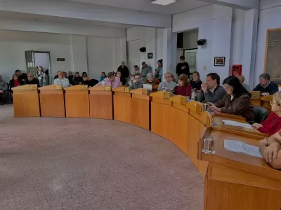 Cr&oacute;nica de una sesi&oacute;n volc&aacute;nica: Berisso bajo fuego en un Concejo Deliberante que olvid&oacute; el debate para instalar el ring