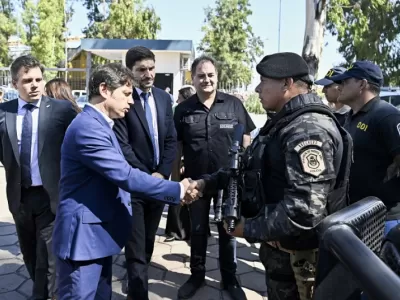 Kicillof quiere sumar policías retirados y exagentes en medio de la emergencia por seguridad