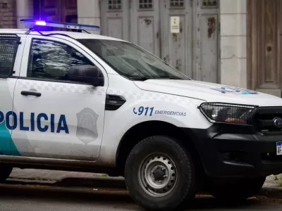 Violento episodio familiar en Berisso termin&oacute; con dos aprehendidos y da&ntilde;os a patrulleros