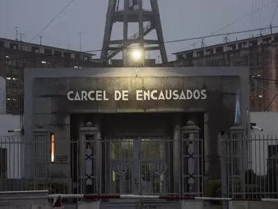 Investigan un caso de abuso con una zanahoria en la cárcel N1 de Lisandro Olmos