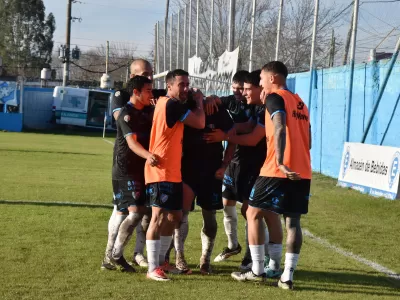 Villa San Carlos ganó y es el líder absoluto de la B Metro