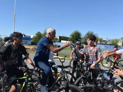 M&aacute;s de 100 j&oacute;venes participaron de un encuentro de ciclismo stunt en Berisso