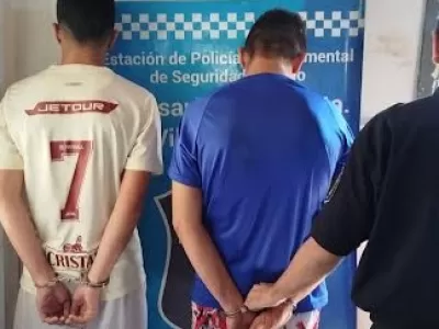 Allanamiento en Berisso: secuestran armas y cocaína y detienen a dos hombres vinculados a una amenaza