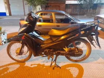 Menor de 16 años circulaba en moto con pedido de captura activo