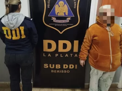 Detuvieron a la madre del acusado por el femicidio en Berisso tras hallar armas en su casa
