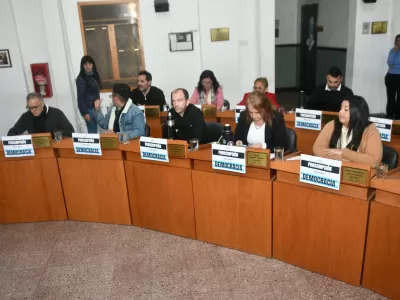 Concejales del PJ repudiaron a la Corte y aparecieron carteles contra los jueces en Berisso