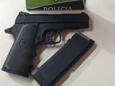 Dos menores de 15 y 17 años aprehendidos tras intento de robo con arma en Berisso
