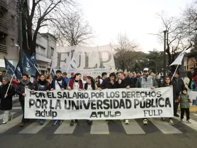 Docentes y nodocentes de la UNLP definen su adhesión al paro universitario convocado por CONADU