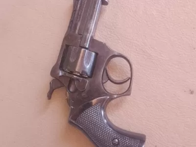 Intento de suicidio y dos heridos por arma de fuego en Berisso: un jubilado y su esposa fueron trasladados al hospital