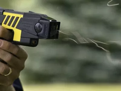 Avanza en la Legislatura bonaerense el proyecto para equipar a la Polic&iacute;a con pistolas Taser