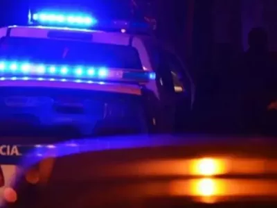 Balearon a un hombre en su casa en Berisso y buscan a la pareja y al agresor