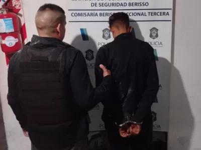 Allanamientos en Berisso: detuvieron a un joven por un robo y secuestraron prendas clave