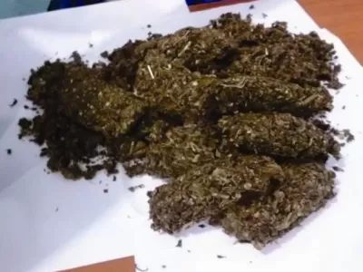 Allanamientos en Berisso: buscaban una moto robada, pero secuestraron droga y aprehendieron a un hombre