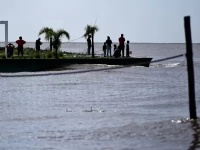Alertan por una grave crisis cloacal en la regi&oacute;n: advierten riesgos sanitarios en las playas de Berisso