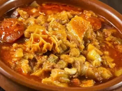 Un cl&aacute;sico patrio con fin solidario: la Sociedad Espa&ntilde;ola de Berisso prepara un gran guiso de mondongo para el 25 de Mayo