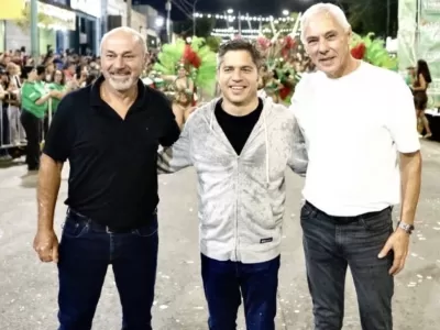 Kicillof particip&oacute; del Carnaval de Ensenada junto a Secco y Cagliardi