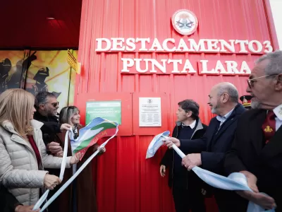 Kicillof inauguró un nuevo cuartel de bomberos en Punta Lara y apuntó contra el Gobierno nacional