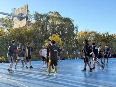 Berisso se prepara para un domingo a puro básquet 3x3 y la inauguración de un nuevo playón deportivo
