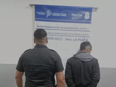 Un policía quiso robar un fernet en un supermercado y fue detenido