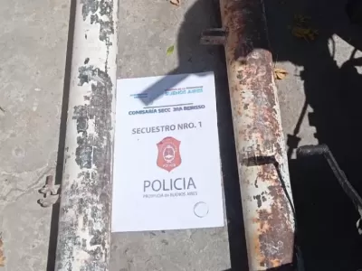 Berisso: interceptaron a dos hombres que trasladaban ca&ntilde;os met&aacute;licos y no pudieron justificar su procedencia