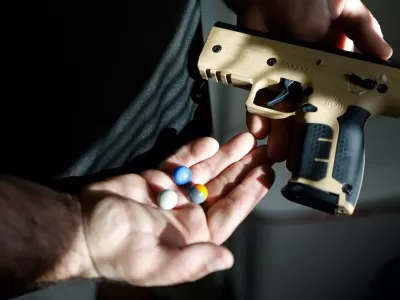 Buscan que la Guardia Urbana de La Plata pueda utilizar armas no letales