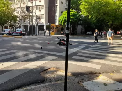 Una motociclista fue embestida por un auto y lamentablemente falleció