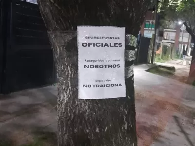 La Plata: carteles vecinales en Los Hornos advierten contra la delincuencia
