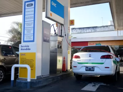El fr&iacute;o golpea al GNC: solo unas pocas estaciones siguen funcionando en la Regi&oacute;n