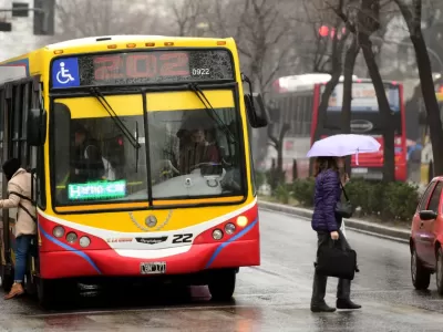 Desde hoy, viajar en micro  en Berisso y la Región es  más caro