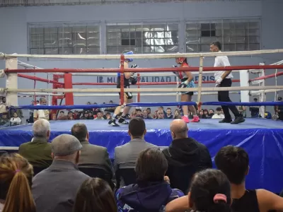 Berisso vibró con una noche a puro boxeo en el 6º Festival "Ciudad de Berisso"