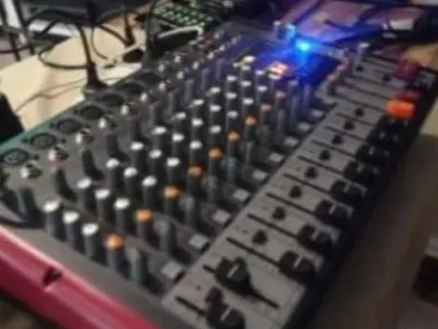 Robo en Berisso: forzaron un auto y sustrajeron una consola de DJ