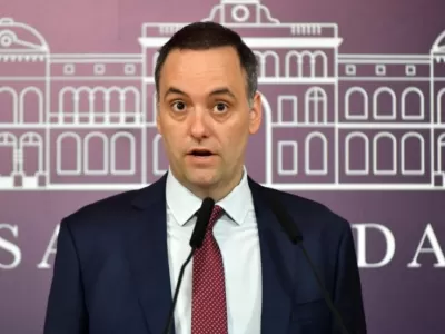 Manuel Adorni se qued&oacute; sin apoyo y crece la presi&oacute;n para que renuncie si Javier Milei no lo desplaza