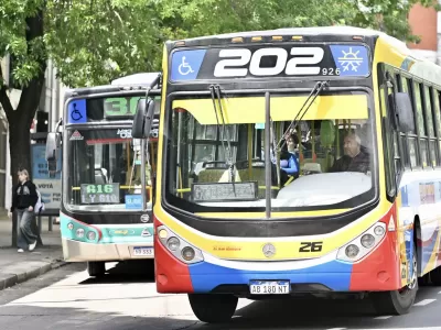 Desde enero, viajar en micro ser&aacute; m&aacute;s caro en La Plata, Berisso y Ensenada
