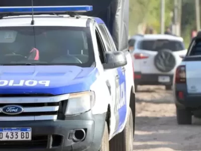 Intento de robo en Ruta 11: sorprendieron a dos jóvenes cuando se llevaban chapas de una casa