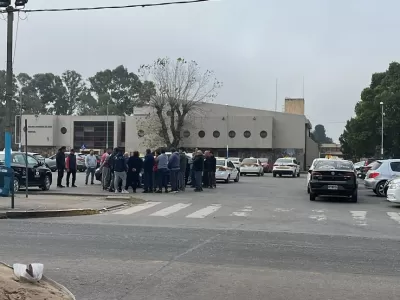Taxistas de Berisso se movilizan contra el transporte ilegal