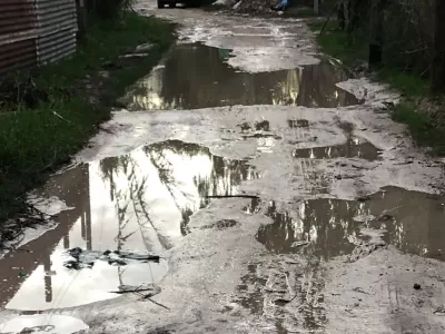 Reclamos en Barrio Santa Cruz por el mal estado de las calles