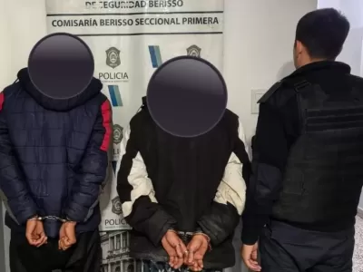 Detuvieron a cuatro j&oacute;venes en Berisso tras hallar marihuana, municiones y una r&eacute;plica de arma de fuego