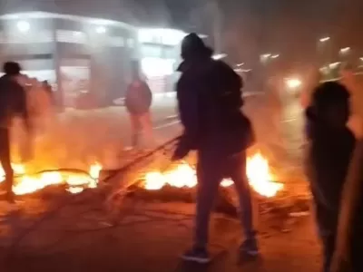 Villa Argüello sin luz: vecinos cortaron la Avenida 60 y advierten con profundizar la protesta