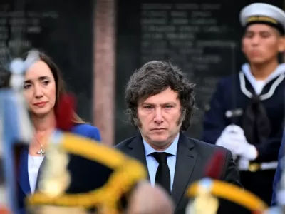 Milei habló de negociaciones con Reino Unido por el embargo militar, pero Londres lo desmintió