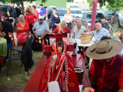 El Gauchito Gil volvi&oacute; a convocar a miles de fieles en una jornada multitudinaria en La Plata